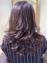 ユーネリー(U-NERY)&nbsp;ロングのコテ巻きスタイル