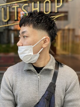 フォーコーナーズ(Four Corners) ☆ナチュラルスキンフェード☆