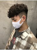 メンズ刈り上げ前下がりマッシュスペインカールフェードバーバー