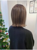 切りっぱなしボブの透明感グレージュ