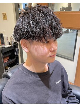 フリーク バーバーショップ 都島店(FREAK BARBER SHOP) 黒髪縦落ちツイストスパイラルパーマ王道マッシュ