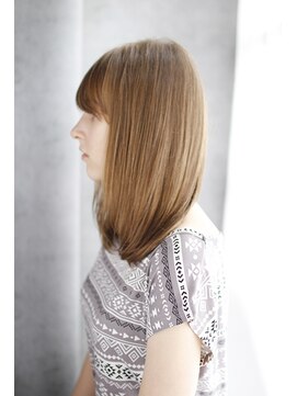 シュシュット(chouchoute) 美髪質改善ホワイトブロンドワイドバングイメチェン外ハネボブ60