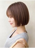 小顔前髪ありグレージュふんわりショートボブ透明感夏カラー