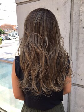 へアメイクワンプラス 四日市(HAIR MAKE ONEplus) シルバーグレー