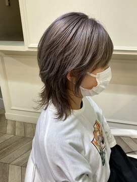 エル(EL by green) 《tomi》ミディアムウルフ×グレージュ