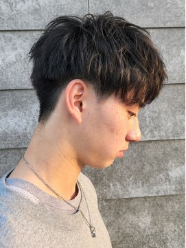 ニアウ 伊勢崎連取店(Niau) 刈り上げ前下りマッシュ波巻きツイストスパイラルパーマメンズ