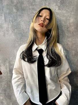 イコ(.ico) ブロンド×ブラック　20代30代　ウルフカット　デザインカラー