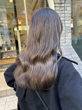 ヒップスアイズ(Hip's eyes) ダブルカラーの柔らかいベージュ☆ヒップス大宮 北島奈那子