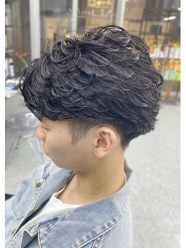 デュー 栄(DEW) 【DEW】フェザーショート/カルマパーマ/センターパート