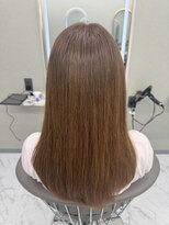 リノ 金山(Rino)&nbsp;デザインカラー/レイヤーカット/ウェットヘア/オリーブベージュ