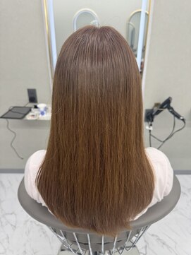 リノ 金山(Rino) デザインカラー/レイヤーカット/ウェットヘア/オリーブベージュ