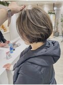 大人ハイライト　白髪ぼかし　前下がりショート