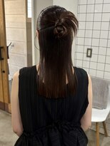 スート(suit.)&nbsp;タイトなカチモリハーフアップ