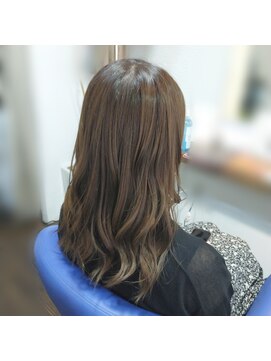 マーブル ヘアー(marble hair) グレージュカラー/アッシュカラー/透明感カラー/ゆるふわ巻き