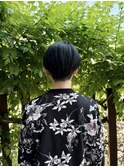 暗髪ブルーの刈り上げショート