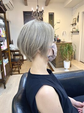 ヘア メイク ヴァーブ(hair make Verve) ホワイトベージュハンサムショート