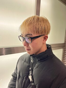 ピープスアンドスー 表参道 渋谷(Peeps&Suu.) メンズ　抜きっぱなしブリーチ　ブロンド　刈り上げ