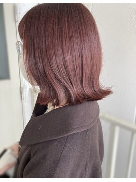 ロカ(roka) 外ハネぷつっとボブ×くすみレッド　コーラルピンクブラウン