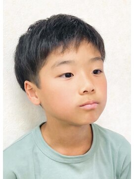 黄ぐまくん美容室 キッズカット　ツーブロック