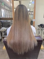 ガルボ ヘアー(garbo hair) ハイトーン 10代 20代 外国人風カラー ミルクティーベージュ