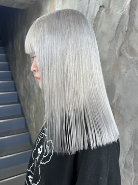 モニカ 栄店(MONIQA) ホワイトシルバー