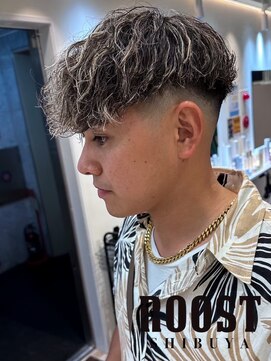 ルースト 渋谷店(ROOST) ［雰囲気抜群ヘア］金メッシュ×スペインカール