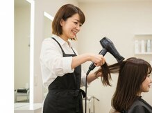 【お仕上げとアフターカウンセリング】髪を整え、お悩み解決のプランをスタイリストからご説明します。