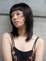 エミュ 表参道 青山(emu)&nbsp;ステップカットとハイレイヤーでおしゃれモードな黒髪ミディアム