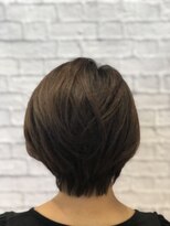 ミーティア バイ クアトロ(Meteor By QUATRO) 綺麗めなショートレイヤースタイル