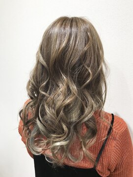 サンロード 草薙(SUNRHODES) 外国人風カラー