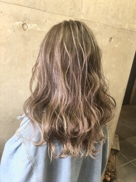 キー(key) アッシュベージュ