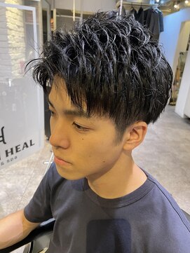 クオンヒール(QUON HEAL) 短髪メンズアップバングショート【ツーブロック刈り上げ黒髪】
