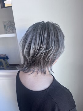 ドライブ(drive) バレイヤージュ/グレーカラー/ウルフカット/ホワイトシルバー