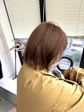 ルネ 北千住(Renee) ベージュカラー_切りっぱなし_外ハネボブ