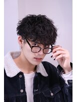 ネイビー(NAVY)&nbsp;メガネに似合う波巻きパーマ マッシュ