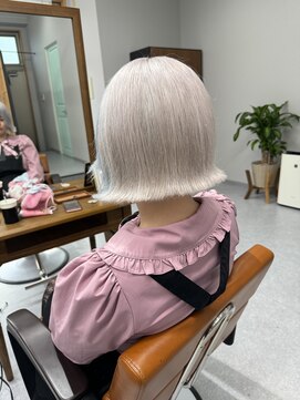 アネラ(Anela) 切りっぱなしボブ＋ホワイト【平本】