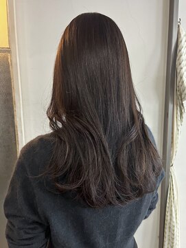 タヴィ(Tavi) ロングレイヤーの透明感暗髪カラー/レイヤー/透明感カラー