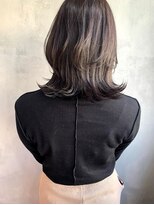 キチ(kichi.)&nbsp;[kichi.] くすみグレージュ×ウルフ風レイヤーボブ