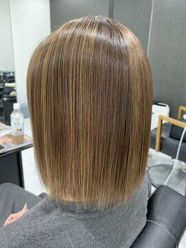ディティール(Detail) 3Dハイライト×切りっぱなしボブ