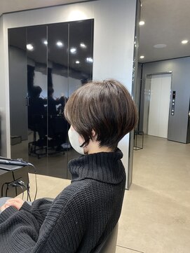 ハルキ ミナト ジャパン オオサカ(HARUKI MINATO japan OSAKA) 40代50代小顔似合わせカットくびレイヤーエモージュ大人可愛い