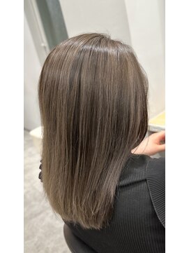 アヴァンス 京橋店(AVANCE) ミディアムヘアにオススメ!ストレートでも綺麗なバレイヤージュ