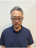 大人の品格漂うグレイヘア×刈り上げショートあ
