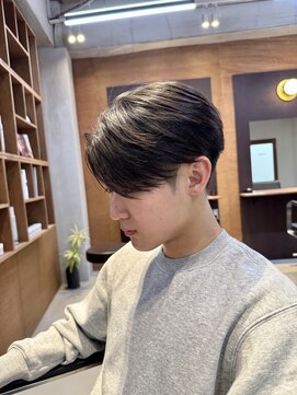 アトラクト バイ ラック 津田沼(Attract by LUCK) 刈り上げセンターパート/メンズ/メンズパーマ/フェザーショート