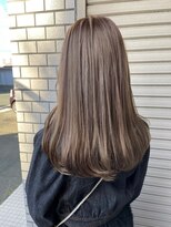 アイリス(IRIS)&nbsp;グレージュ切りっぱなしボブ前髪ありミニボブミルクティベージュ