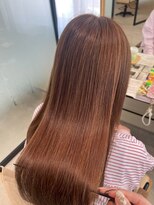 ファムバイアヴァンス(Femme by AVANCE.)&nbsp;チェリーブラウン極上のツヤ感と透明感が際立つストレートロング