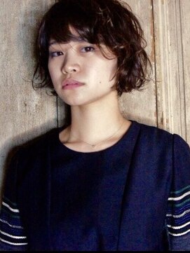 ブロック ジャポン(bloc japon) ルーズなくせ毛風パーマで軽さと重さのある無造作ボブ