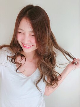 アニー(annie hair design) ポジティブロング×ゆる巻きロング×ミルクチョコレート@30代