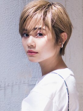 ピズム(PISM) 耳かけカジュアルイメチェンショート/フォギーベージュ