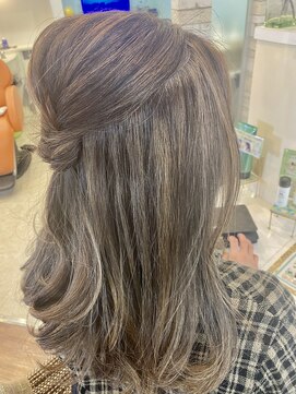 ヘアー バイ ミーズ(hair by Mii’s) ハイライトローライト【白髪ぼかしにも◎】