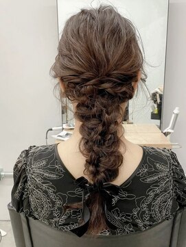 フォンズ(FONS) お呼ばれアレンジ　編み下ろしアレンジ　二次会ヘア結婚式ヘア